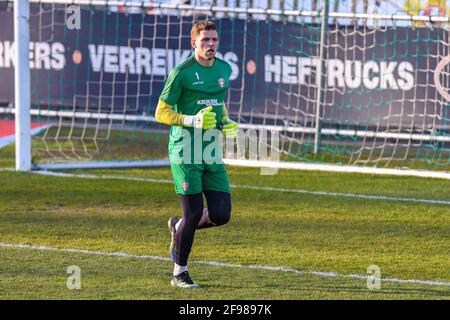 DORDRECHT, PAYS-BAS - AVRIL 16 : gardien de but Liam Bossin du FC Dordrecht pendant le match Keuken Kampioen Divie entre le FC Dordrecht et le FC Den Bos Banque D'Images
