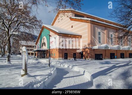 Théâtre de passion dans le centre, Oberammergau, Ammertal, Parc naturel des Alpes d'Ammergau, haute-Bavière, Bavière, Allemagne Banque D'Images