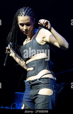 Madrid, Espagne. 16 avril 2021. La chanteuse Dora Postigo se produit au Centre Conde Duque de Madrid. Crédit : SOPA Images Limited/Alamy Live News Banque D'Images