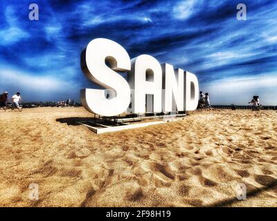 Plage avec le sable lettrage sur la plage à Ostende, Belgique Banque D'Images