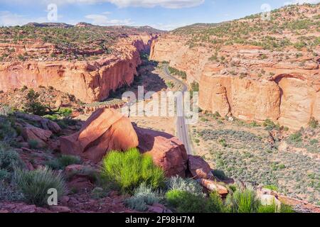 La liquidation de la route canyon, Grand Staircase Escalante National Monument, Utah, USA, Amérique du Nord Banque D'Images