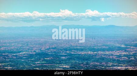 Vue aérienne de Milan depuis Monte Generoso en Suisse Banque D'Images