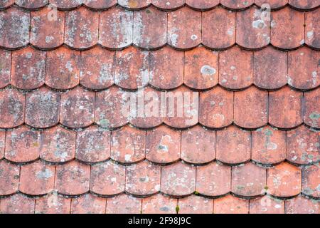 Ancien toit carrelé avec carreaux Unis. Banque D'Images