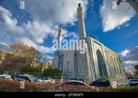 Les murs étaient en granit gris et le dôme et les deux minarets (tour) sont recouverts de mosaïque céramique de Couleur bleu ciel prise @St Pete Banque D'Images