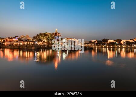 Coucher de soleil et paysage de nuit de Shantang Street à Suzhou Banque D'Images