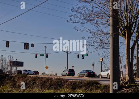 Columbia County, GA USA - 02 24 21: Circulation sur Belair à la bretelle de sortie de l'Interstate 20 Banque D'Images