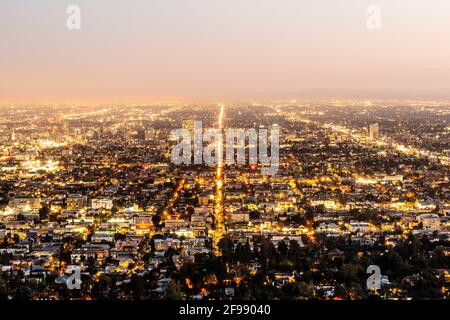 Les cityLights de Los Angeles la nuit - vue aérienne - photographie de voyage Banque D'Images