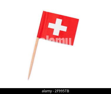 Drapeau en papier de la Suisse sur un cure-dent en bois isolé sur blanc Banque D'Images