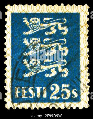 MOSCOU, RUSSIE - 4 NOVEMBRE 2019 : timbre-poste imprimé en Estonie montre des armoiries, série, vers 1935 Banque D'Images