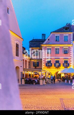 Petite place à Herrmannstadt (Sibiu), Roumanie Banque D'Images