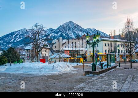 BAD AUSSEE, AUTRICHE, 11 FÉVRIER 2017 : vue sur la place principale de Bad Aussee en Autriche. Banque D'Images