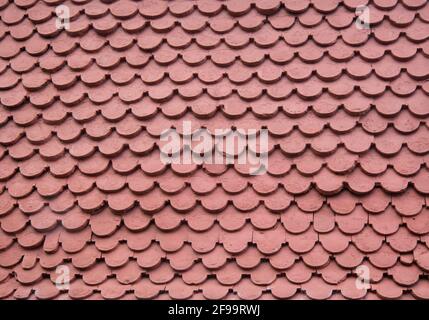 Bardeaux de mur en argile en répétition sur l'extérieur du bâtiment historique en Angleterre, au Royaume-Uni Banque D'Images