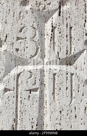 Détails de khachkar. C'est une stèle commémorative sculptée portant une croix en Arménie Banque D'Images