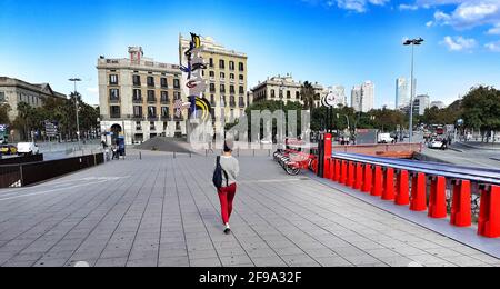 CityScape.Head de Barcelone, créée en 1992. Statue abstraite de l'américain Roy Lichtenstein. Passeig de Colom, Barcelone, Catalogne, Espagne. Banque D'Images