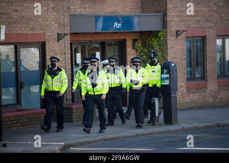 Windsor, Royaume-Uni. 17 avril 2021. Présence policière importante à Windsor, dans le Berkshire, avant les funérailles du prince Philip, duc de York. Le prince Philip, consort du plus long monarque anglais régnant dans l'histoire, la reine Elizabeth II, est décédé le 9 avril 2021, deux mois avant son 100e anniversaire. Crédit photo: Ben Cawthra/Sipa USA **NO UK SALES** crédit: SIPA USA/Alay Live News Banque D'Images