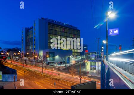 Vienne, Boehringer Ingelheim, société pharmaceutique, nouvelle usine de production Biotech à Wien Hetzendorf, train à Südbahn en 12. Meidling, Vienne, Autriche Banque D'Images