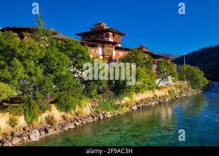 Pendant de nombreuses années, Punakha Dzong a servi de siège ou de lieu central pour le Gouvernement du Bhoutan, bien qu'ils se soient ensuite déplacés à Thimphu. Le a Banque D'Images