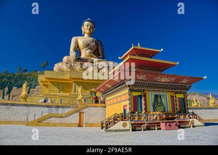 La statue accomplit également deux prophéties. La première, prévue par yogi Sonam Sangpo, est qu'une statue bouddhiste serait construite dans la région pour « donner bl Banque D'Images