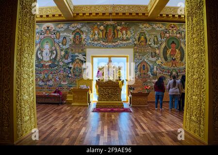 Grand Bouddha Dordenma est un gigantesque Bouddha staatue dans les montagnes du Bhoutan Célébration du 60e anniversaire du quatrième roi Jigme Singye Wangchuck Banque D'Images