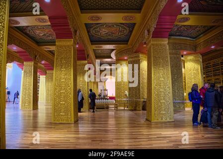 Grand Bouddha Dordenma est un gigantesque Bouddha staatue dans les montagnes du Bhoutan Célébration du 60e anniversaire du quatrième roi Jigme Singye Wangchuck Banque D'Images