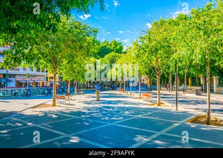 PALMA DE MAJORQUE, ESPAGNE, 18 MAI 2017:vue d'une rue étroite dans le centre historique de Palma de Majorque, Espagne Banque D'Images