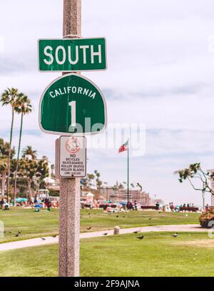 Un signe pour la route 1 en Californie Banque D'Images