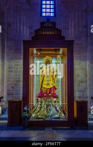 BARI, ITALIE, 20 JUIN 2014 : statue de Saint Nicola à l'intérieur de la cathédrale de San Sabino à Bari, Italie. Banque D'Images