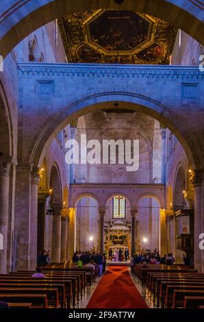 BARI, ITALIE, 20 JUIN 2014 : intérieur de la cathédrale de San Sabino à Bari, Italie. Banque D'Images