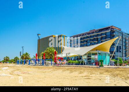 BARI, ITALIE, 20 JUIN 2014 : vue sur une plage à Bari, Italie Banque D'Images