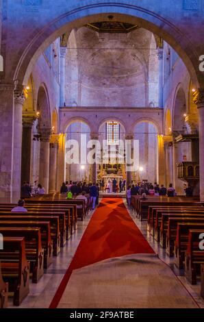 BARI, ITALIE, 20 JUIN 2014 : intérieur de la cathédrale de San Sabino à Bari, Italie. Banque D'Images