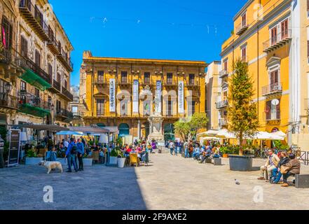 PALERME, ITALIE, 23 AVRIL 2017 : vue sur une place Piazza Bologni à Palerme, Sicile, Italie Banque D'Images