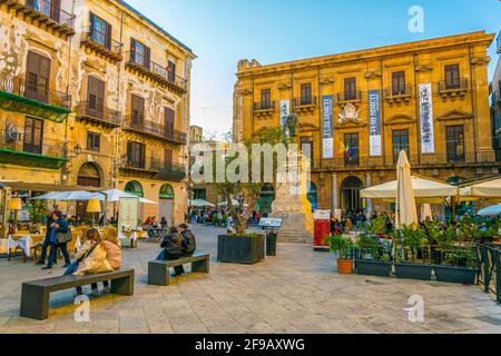 PALERME, ITALIE, 23 AVRIL 2017 : vue sur une place Piazza Bologni à Palerme, Sicile, Italie Banque D'Images