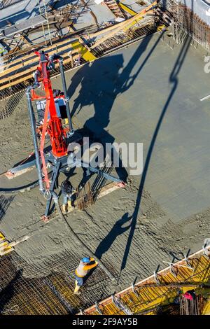 Wien, Vienne: Travaux de bétonnage sur chantier, ouvrier en 22. Donaustadt, Wien, Autriche Banque D'Images