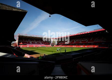 Une vue générale à l'intérieur du terrain avant le match de championnat Sky Bet à City Ground, Nottingham. Date de la photo: Samedi 17 avril 2021. Banque D'Images