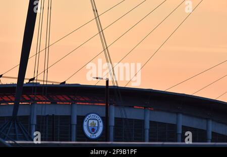 Manchester, Royaume-Uni. 16 avril 2021. L'Etihad est vu au coucher du soleil lors du match de la Premier League 2 entre Manchester City et Manchester United au stade Academy de Manchester, en Angleterre. Crédit: SPP Sport presse photo. /Alamy Live News Banque D'Images