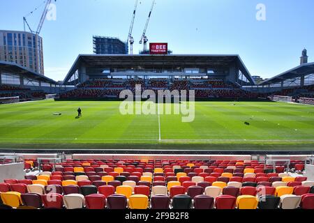 LONDRES. ROYAUME-UNI. 17 AVRIL : vue générale du stade avant le match de championnat Sky Bet entre Brentford et Millwall au stade communautaire de Brentford, Brentford, le samedi 17 avril 2021. (Credit: Ivan Yordanov | MI News) Credit: MI News & Sport /Alay Live News Banque D'Images