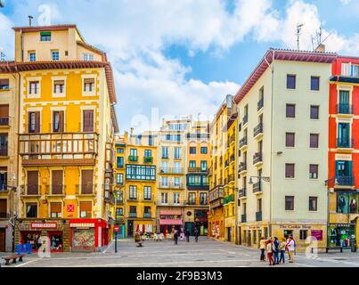 PAMPELUNE, ESPAGNE, 28 OCTOBRE 2014 : vue d'une petite place à Pampelune, Espagne Banque D'Images