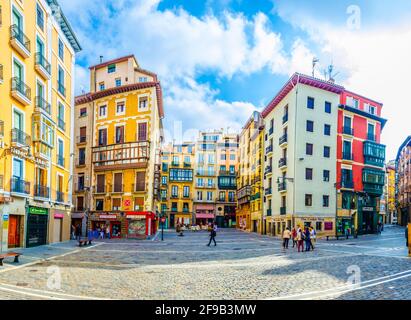 PAMPELUNE, ESPAGNE, 28 OCTOBRE 2014 : vue d'une petite place à Pampelune, Espagne Banque D'Images