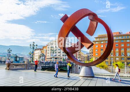 BILBAO, ESPAGNE, OCTOBRE 29,2014 : le monument de la 'variante Ovide de la Desocupacion de la Esfera' à Bilbao, Espagne Banque D'Images