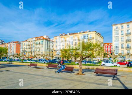 SANTANDER, ESPAGNE, OCTOBRE 30,2014: Les gens se promenent sur la promenade de Santander, Espagne Banque D'Images