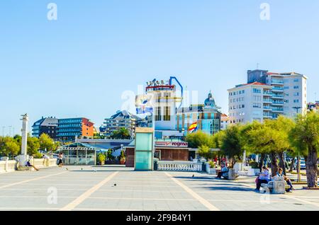 SANTANDER, ESPAGNE, OCTOBRE 30,2014: Les gens se promenent sur la promenade de Santander, Espagne Banque D'Images