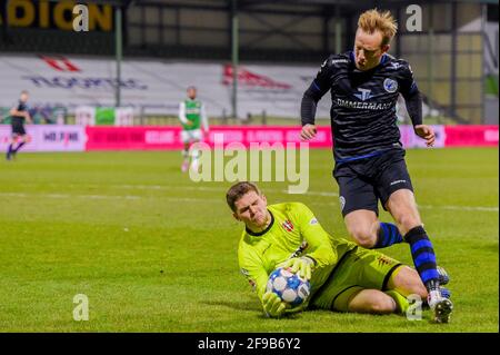 DORDRECHT, PAYS-BAS - AVRIL 16 : gardien de but Liam Bossin du FC Dordrecht, . pendant le match Keuken Kampioen Divisiie entre le FC Dordrecht et le FC Den Banque D'Images