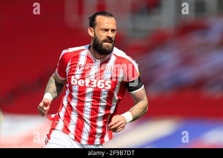 Stoke on Trent, Royaume-Uni. 17 avril 2021. Steven Fletcher #21 de Stoke City à Stoke-on-Trent, Royaume-Uni, le 4/17/2021. (Photo de Conor Molloy/News Images/Sipa USA) crédit: SIPA USA/Alay Live News Banque D'Images