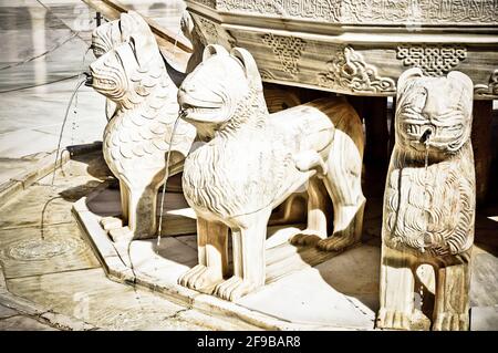 Gros plan de la cour de la forteresse de l'Alhambra des Lions à Grenade, Espagne Banque D'Images