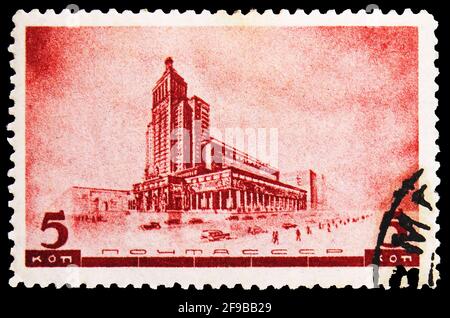 MOSCOU, RUSSIE - 24 SEPTEMBRE 2019 : timbre-poste imprimé en Union soviétique montre le bâtiment de 'TASS', 5 kopek russe, Architecture de la nouvelle série de Moscou Banque D'Images