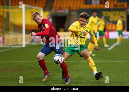 Max Aarons de Norwich City et Lewis O'Brien de Huddersfield Town - Norwich City / Huddersfield Town, Sky Bet Championship, Carrow Road, Norwich, Royaume-Uni - 6 avril 2021 usage éditorial uniquement - restrictions DataCo applicables Banque D'Images