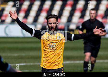 Newport, Royaume-Uni. 17 avril 2021. Josh Sheehan, du comté de Newport, fait appel pour un match de football foul de la ligue deux de l'EFL, Newport County contre Cambridge Utd au Rodney Parade à Newport, pays de Galles, le samedi 17 avril 2021. Cette image ne peut être utilisée qu'à des fins éditoriales. Utilisation éditoriale uniquement, licence requise pour une utilisation commerciale. Aucune utilisation dans les Paris, les jeux ou les publications d'un seul club/ligue/joueur. photo de Lewis Mitchell/Andrew Orchard sports Photography/Alamy Live News crédit: Andrew Orchard sports Photography/Alamy Live News Banque D'Images