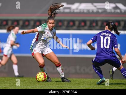 Louvain, Belgique. 17 avril 2021. Luna Vanzeir (10) d'OHL photographié en action lors d'un match de football féminin entre Oud Heverlee Leuven et RSC Anderlecht le 2ème jour de match 1 dans la saison 2020 - 2021 de la Super League belge des Womens, samedi 17 avril 2021 à Heverlee, Belgique . PHOTO SPORTPIX.BE | SPP | DAVID CATRYNOT POUR UTILISATION ET VENTE EN BELGIQUE CRÉDIT: SPP SPORT PRESS PHOTO. /Alamy Live News Banque D'Images