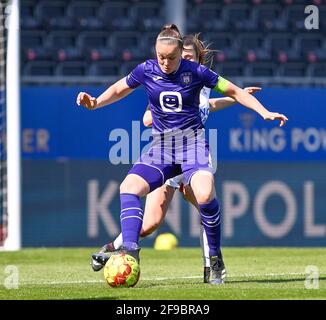 Louvain, Belgique. 17 avril 2021. Dtine de Coigny (6) d'Anderlecht photographiée en action lors d'un match de football féminin entre Oud Heverlee Leuven et RSC Anderlecht le 2ème jour de match 1 dans la saison 2020 - 2021 de la Super League belge des Womens, samedi 17 avril 2021 à Heverlee, Belgique . PHOTO SPORTPIX.BE | SPP | DAVID CATRYNOT POUR UTILISATION ET VENTE EN BELGIQUE CRÉDIT: SPP SPORT PRESS PHOTO. /Alamy Live News Banque D'Images