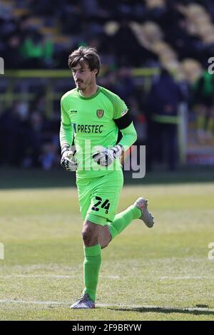 BURTON ON TRENT, ROYAUME-UNI. 17 AVRIL : Ben Garratt de Burton Albion lors du match Sky Bet League 1 entre Burton Albion et Plymouth Argyle au stade Pirelli, Burton upon Trent, samedi 17 avril 2021. (Crédit : James HolyOak | MI News) crédit : MI News & Sport /Alay Live News Banque D'Images